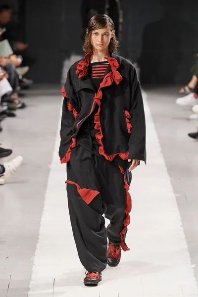 Look 27